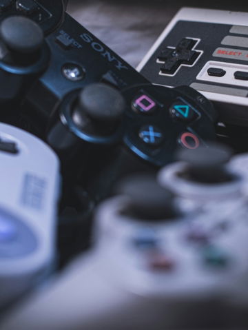 white sony ps 4 game controller
